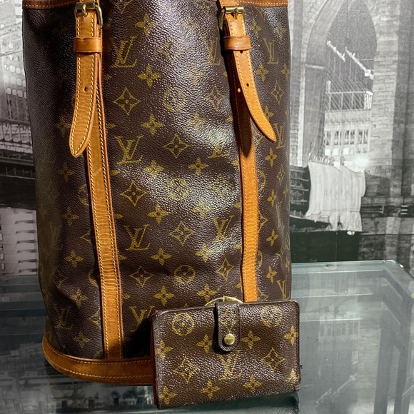 Authentic Louis Vuitton Monogram Bucket Bag and Louis Vuitton Kisslock Wallet - Picture 4 of 17